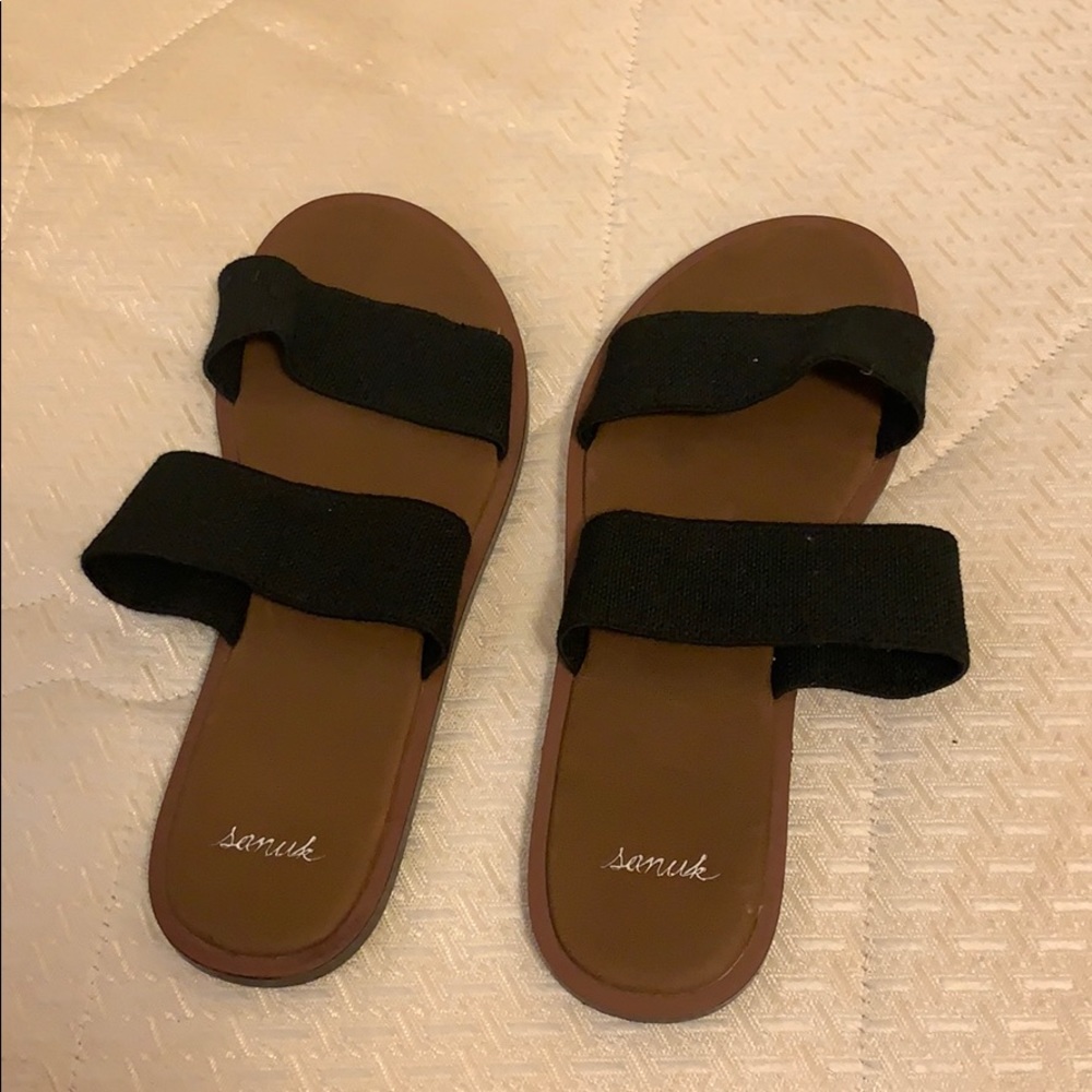 Sanuk black sandals